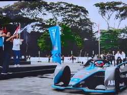 Anies Hadiri Meet and Greet, Pebalap Formula E Ngedrift di Monas