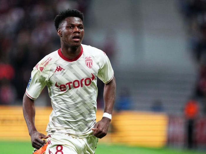 LILLE, FRANCE - MAY 06: Aurelien Tchouameni of AS Monaco celebrates after scoring his team's 2nd goal  during the Ligue 1 Uber Eats match between Lille OSC and AS Monaco at Stade Pierre Mauroy on May 6, 2022 in Lille, France. (Photo by Sylvain Lefevre/Getty Images)
