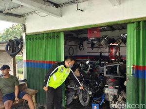 Montir di Jombang Ditebas Pedang gegara Mengumpat Teman