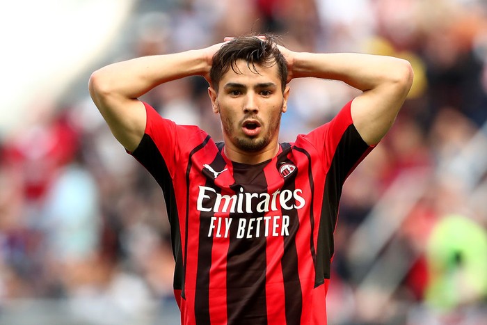 MILAN, ITALY - MAY 01: Brahim Diaz of AC Milan reacts after a missed chance during the Serie A match between AC Milan and ACF Fiorentina at Stadio Giuseppe Meazza on May 01, 2022 in Milan, Italy. (Photo by Marco Luzzani/Getty Images)