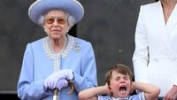 9 Potret Ekspresi Pangeran Louis Nonton Parade Jet Tempur, Bikin Gemas!