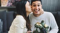 Romantis! Momen Marcel Chandrawinata dan Istri Saat Makan Bareng