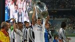 Nostalgia Bale Bersama Trofi-trofi di Real Madrid