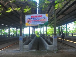 Pasar Hewan Tutup Gegara PMK, Pedagang Terpaksa Jualan di Jalan