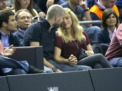 Shakira Digosipkan Pacari Instruktur Surfing yang Disebut Kloningan Pique