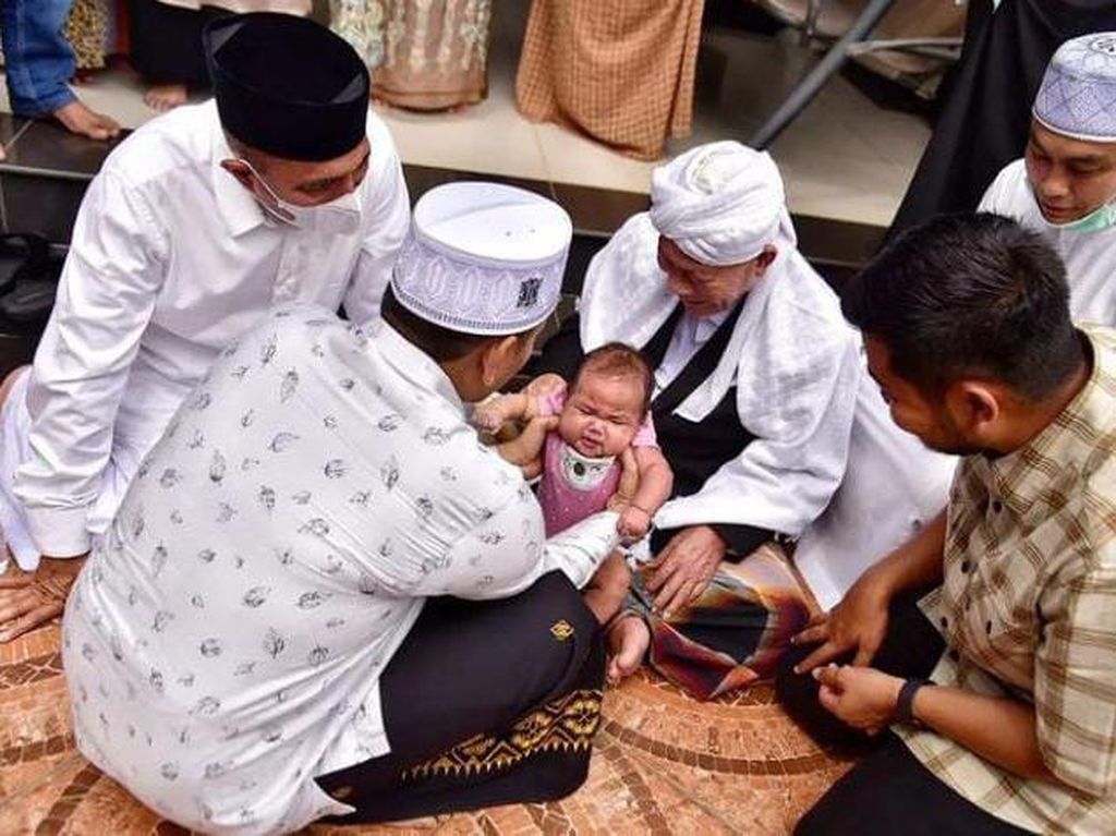 Gubsu Edy Gelar Tradisi Aceh Peutron Aneuk untuk Cucunya