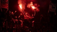 Para suporter bahkan menyalakan flare usai menyaksikan laga persahabatan FIFA di Stadion Si Jalak Harupat.