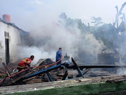 Diduga Korsleting, Pabrik Kasur di Subang Hangus Terbakar