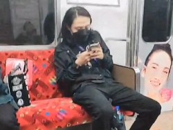 Viral Kisah Wanita Ketemu Jodoh di KRL, Berawal dari Merekam Diam-diam