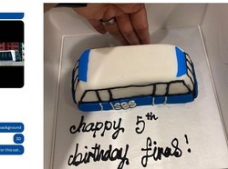 Driver Taksi Traktir Makan Penumpang hingga Pesan Kue Ultah Halal Malah Rugi