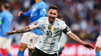 Lionel Messi merayakan gol Lautaro Martinez ke gawang Italia. (Foto: Marc Atkins/Getty Images)