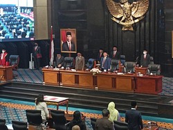 M Taufik Hadiri Pelantikan Wakil Ketua DPRD Pengganti Dirinya