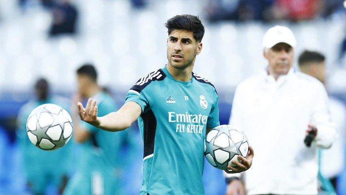 PARIS, FRANCE - MAY 27: Marco Asensio of Real Madrid CF gestures during the UEFA Champions League Final 2021/22 Real Madrid Training Session at Stade de France on May 27, 2022 in Paris, France. Real Madrid will face Liverpool in the UEFA Champions League final on May 28, 2022. (Photo by Matteo Ciambelli/vi/DeFodi Images via Getty Images)