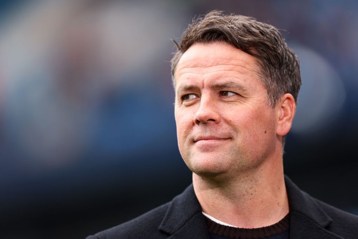 MANCHESTER, ENGLAND - APRIL 10: Michael Owen presenting during the Premier League match between Manchester City and Liverpool at Etihad Stadium on April 10, 2022 in Manchester, United Kingdom. (Photo by Robbie Jay Barratt - AMA/Getty Images)