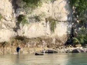 Saat Ridwan Kamil Sisir Sungai Aare Swiss Mencari Eril