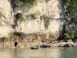 Video: Momen Mengharukan, Ridwan Kamil Susuri Sungai Mencari Eril