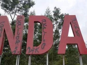 Miris! Papan Objek Wisata di Lereng Merapi Klaten Dicorat-coret