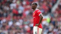 Paul Pogba berada di posisi tiga. Dilepas gratis ke Juventus pada 2012, dibeli lagi seharga 89 juta Pound pada 2016, lalu dilepas gratis lagi pada 2022. Banyak cedera dan banyak gosip selama di MU, namun berhasil memenangi Piala Dunia bersama Prancis. MU rugi bandar. Foto: Robbie Jay Barratt - AMA/Getty Images