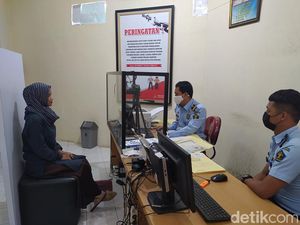 Aturan Perjalanan Dilonggarkan, Permohonan Bikin Paspor Naik 500 Persen Aturan Perjalanan Dilonggarkan, Permohonan Bikin Paspor Naik 500 Persen