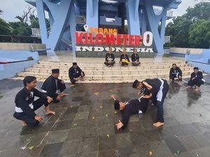 Melihat Atraksi Pencak Silat di KM 0 Indonesia Melihat Atraksi Pencak Silat di KM 0 Indonesia
