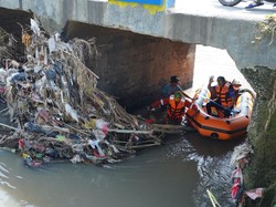 Heboh Lagi Kali Sadang Bekasi Sempat Berwarna Merah, Pemkab Turun Tangan