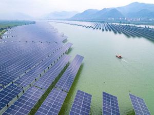 Nih PLTS Hibrid di China, Siang Solar Panel, Malam Pakai Air Pasang