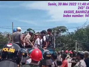Murka Gibran CPNS Mundur Ngeluh Gaji Kecil-Polisi Rohul Banting Warga Murka Gibran CPNS Mundur Ngeluh Gaji Kecil-Polisi Rohul Banting Warga