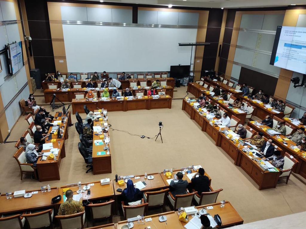 Komisi VIII DPR Cecar Menag soal Dana BOP, Ungkit Pesantren Fiktif
