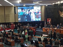 Kelakar Ketua DPRD DKI Pakai Baju Biru: M Taufik Mau Transfer ke Biru