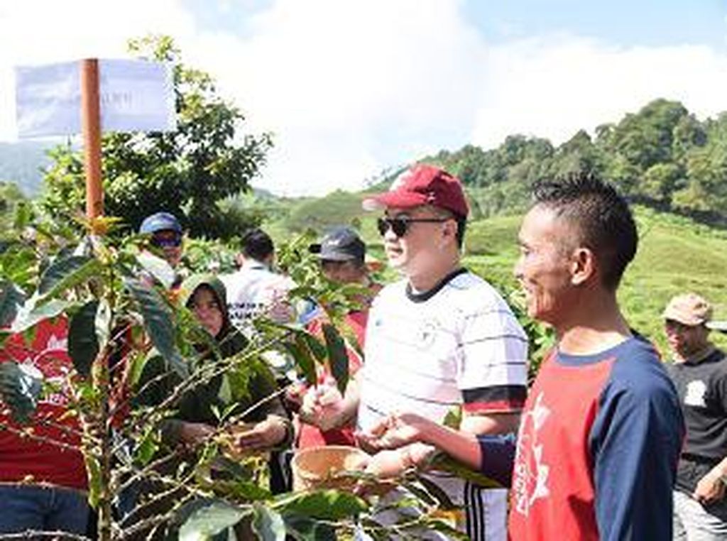 Rektor IPB Bakal Sediakan Beasiswa bagi Anak Petani Kopi Cibulao di Bogor