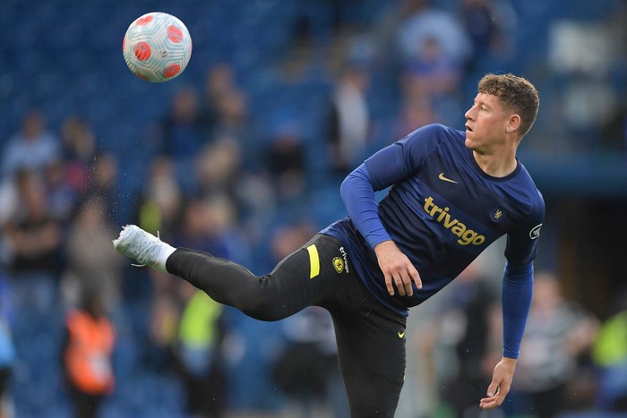 LONDON, ENGLAND - MAY 19: Ross Barkley of Chelsea warms up before the Premier League match between Chelsea and Leicester City at Stamford Bridge on May 19, 2022 in London, United Kingdom. (Photo by MB Media/Getty Images)