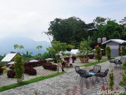 Kafe di Trawas, Mojokerto Ini Sajikan Pemandangan Gunung