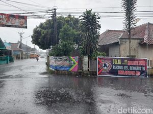 Spanduk Penolakan Eksistensi Khilafatul Muslimin Terpampang di Cimahi