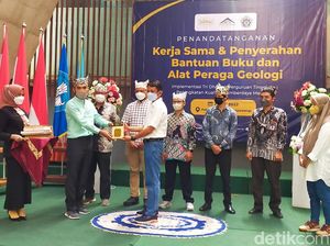 Tambang Emas Banyuwangi Kerja Sama dengan 7 Universitas di Jawa Tambang Emas Banyuwangi Kerja Sama dengan 7 Universitas di Jawa
