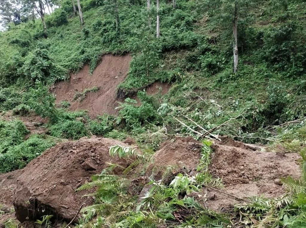 Tanah Longsor di Majene Putuskan Akses 3 Dusun, 164 KK Terisolir
