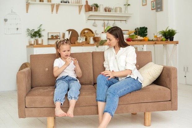 Memandang rendah keputusan anak membuat mereka meragukan kemampuannya sendiri.