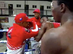 Viral! Petinju Kena Bogem Mentah Pelatih Lawan yang Kesal