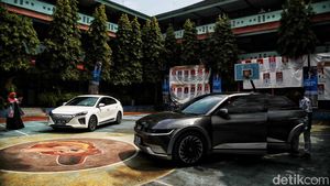 Kampanye Mobil Listrik dan Formula E di SMAN 80 Jakarta