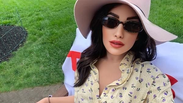 Ketika Boneka Seks Mulai Populer Jadi Influencer di Media Sosial Ketika Boneka Seks Mulai Populer Jadi Influencer di Media Sosial