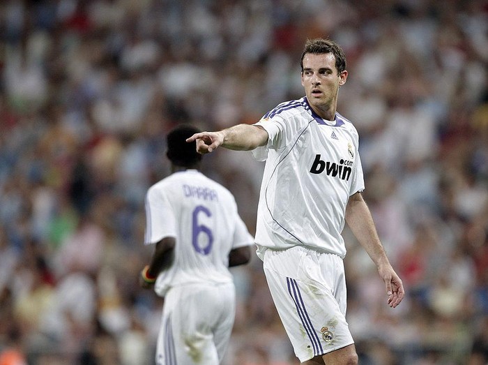 MADRID, SPAIN - SEPTEMBER 15:  Christoph Metzelder of Real Madrid during the Spanish League match between Real Madrid and Almeria at the Santiago Bernabeu Stadium on September 15, 2007 in Madrid, Spain.  (Photo by Jasper Juinen/Getty Images)