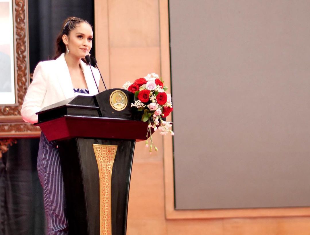 Cinta Laura