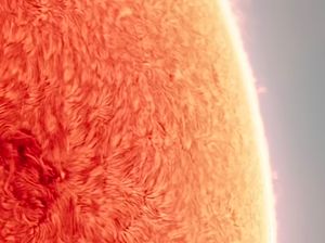 Foto Matahari Lebih Dekat, Bagai Bola Api Raksasa