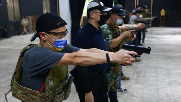 Gegara Perang Ukraina, Warga Taiwan Ramai-ramai Berlatih Menembak