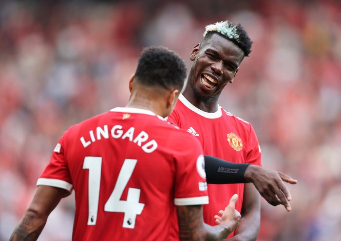 MANCHESTER, ENGLAND - SEPTEMBER 11:  Jesse Lingard of Manchester United celebrates with Paul Pogba after scoring their sides fourth goal during the Premier League match between Manchester United and Newcastle United at Old Trafford on September 11, 2021 in Manchester, England. (Photo by Clive Brunskill/Getty Images)
