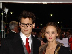 Romansa Vanessa Paradis-Johnny Depp Disorot, Sampai Beli Pulau Demi Privasi
