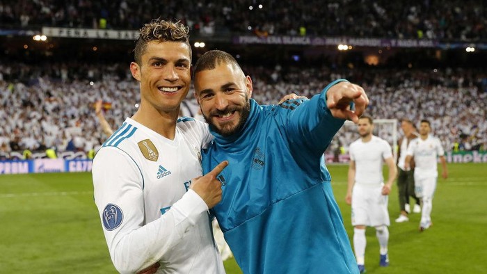 MADRID, SPAIN - MAY 01: Karim Benzema (R) and Cristiano Ronaldo of Real Madrid celebrate after the UEFA Champions League Semi Final Second Leg match between Real Madrid and Bayern Muenchen at Estadio Santiago Bernabeu on May 1, 2018 in Madrid, Spain. (Photo by Angel Martinez/Real Madrid via Getty Images)