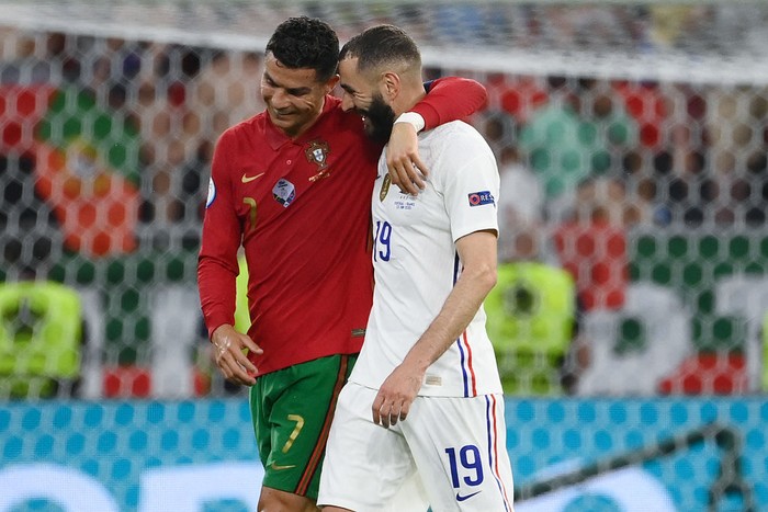 MADRID, SPAIN - MAY 01: Karim Benzema (R) and Cristiano Ronaldo of Real Madrid celebrate after the UEFA Champions League Semi Final Second Leg match between Real Madrid and Bayern Muenchen at Estadio Santiago Bernabeu on May 1, 2018 in Madrid, Spain. (Photo by Angel Martinez/Real Madrid via Getty Images)