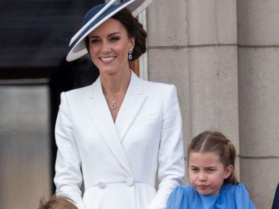 8 Gaya Kate Middleton di Platinum Jubilee, Pakai Perhiasan Putri Diana