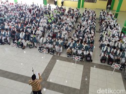 Musim Haji 2022 Dimulai, Kloter 1 Calhaj Embarkasi Solo Masuk Asrama