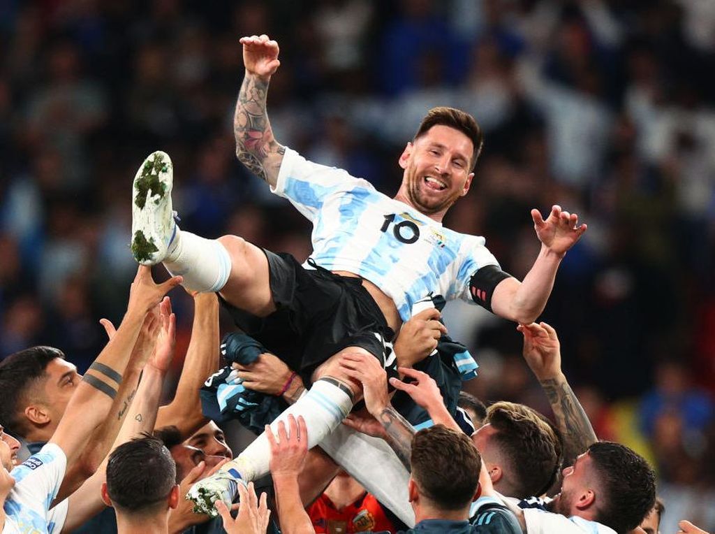 Messi Dikelilingi Singa di Timnas Argentina
